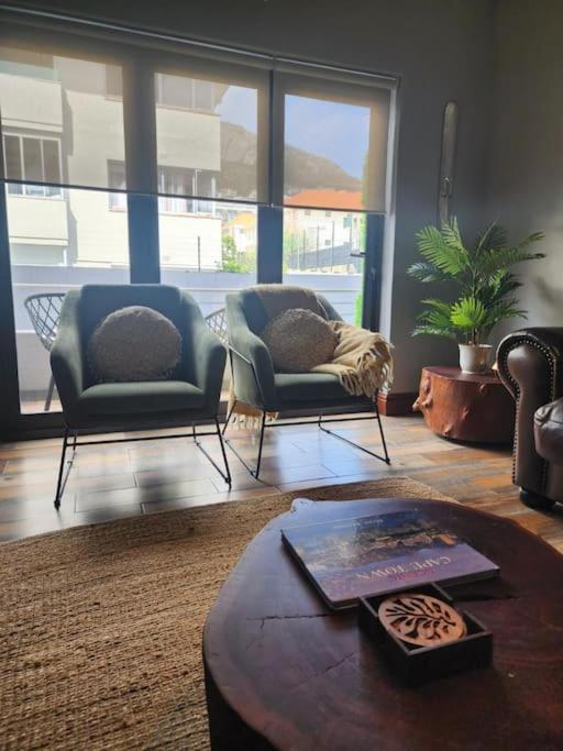 Cape Town, Sea Point, Beautiful 2 Bedroom @tucked Away *