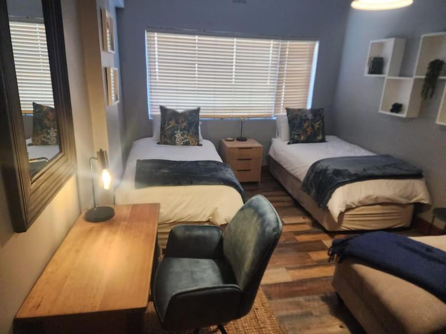 Cape Town, Sea Point, Beautiful 2 Bedroom @tucked Away *