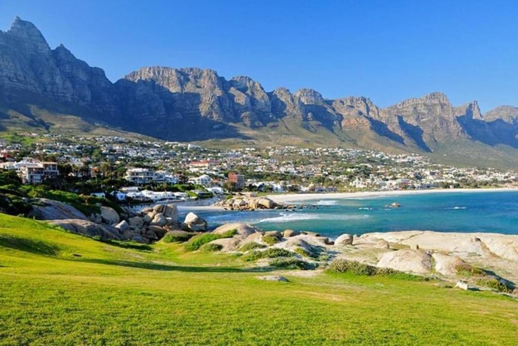 Cape Town, Sea Point, Beautiful 2 Bedroom @tucked Away *