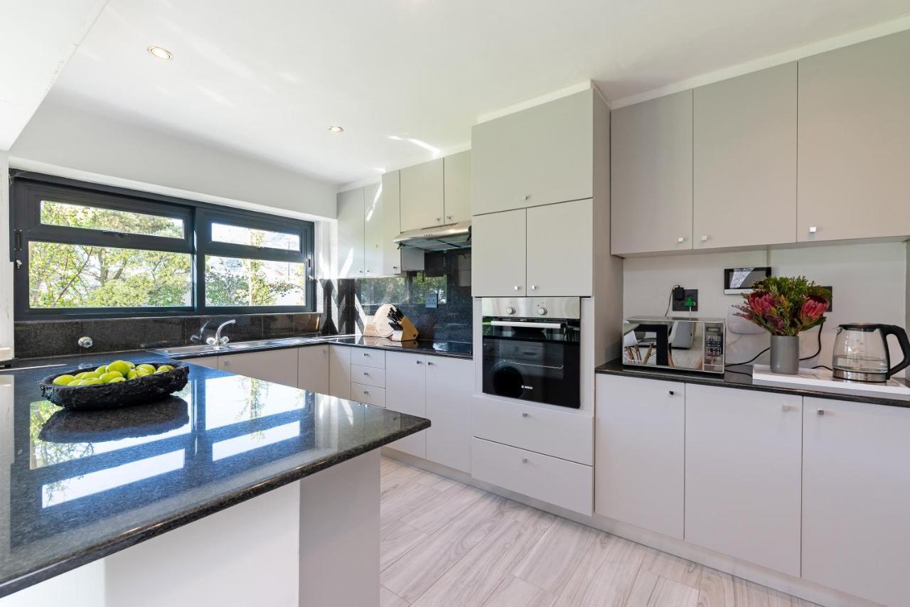 Villa Maison De La - Luxury Camps Bay With Pool And Ocean View Cape Town