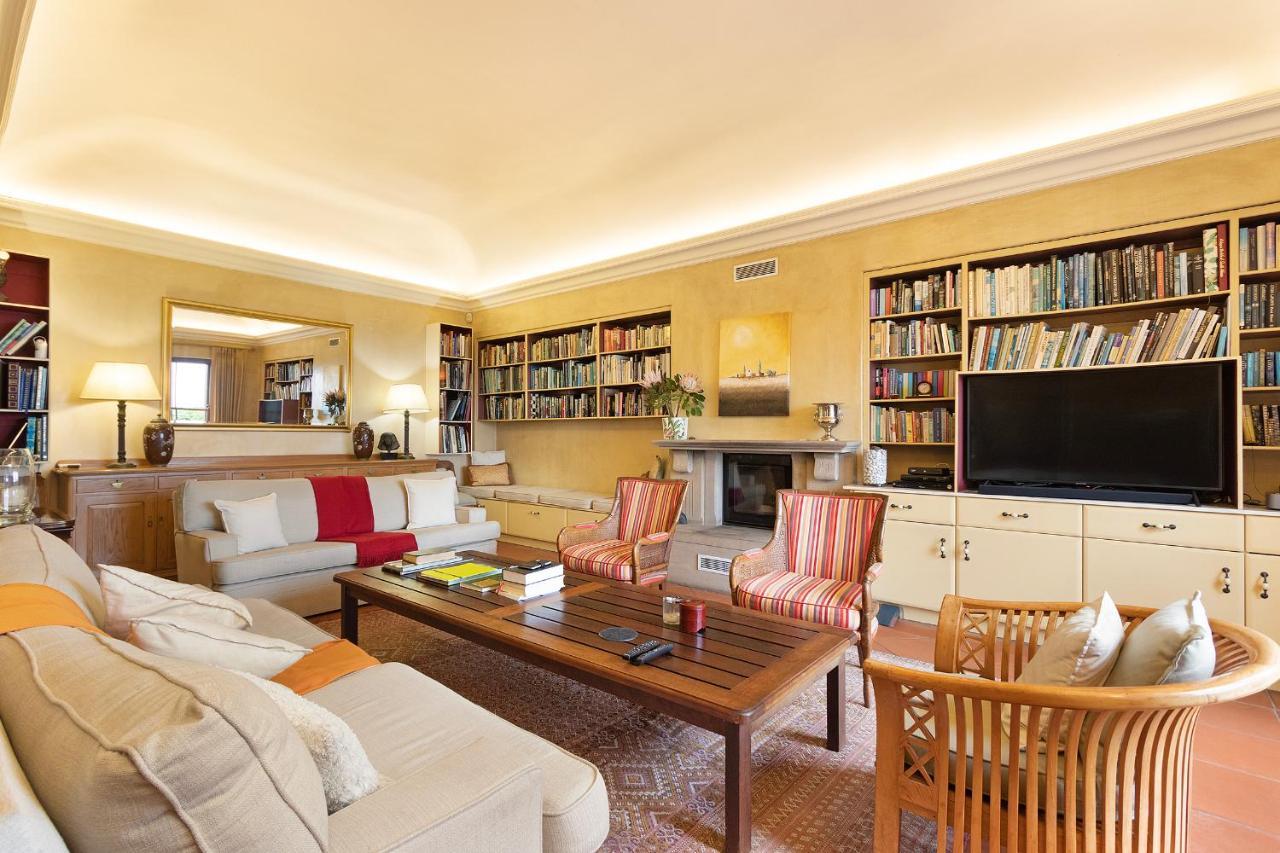 Beachfront Tuscan Sunset Beach Villa *