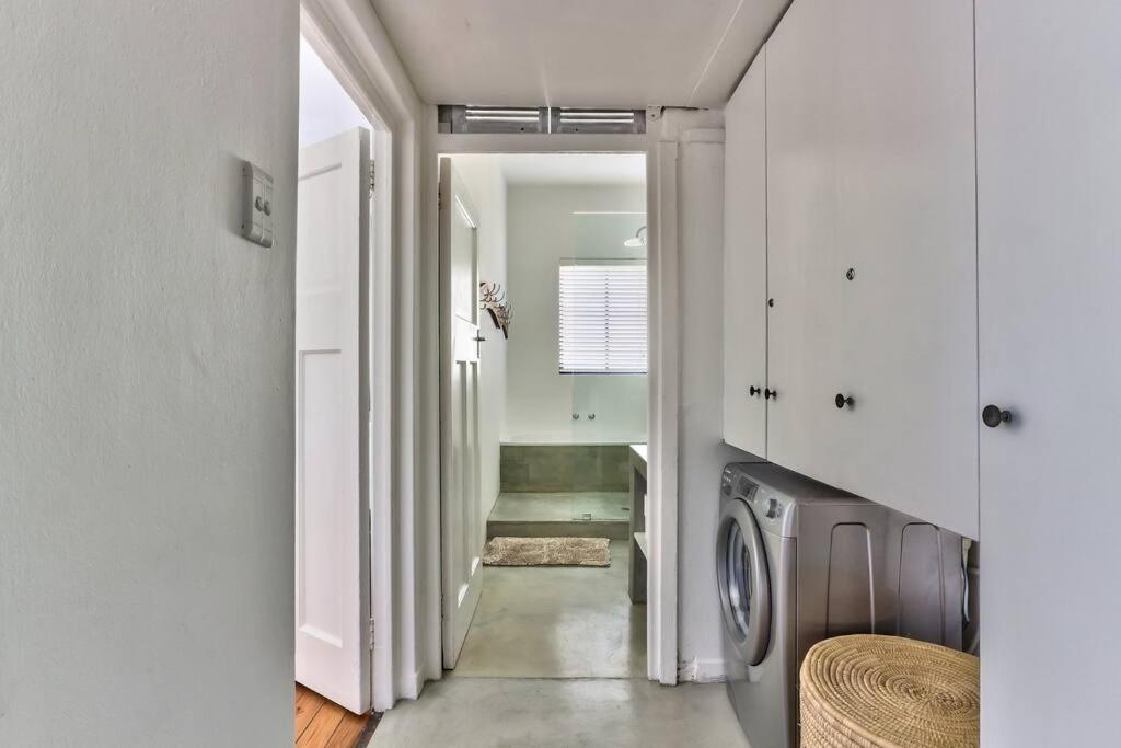 Westminster 2 Bedroom In Sea Point Apartment *