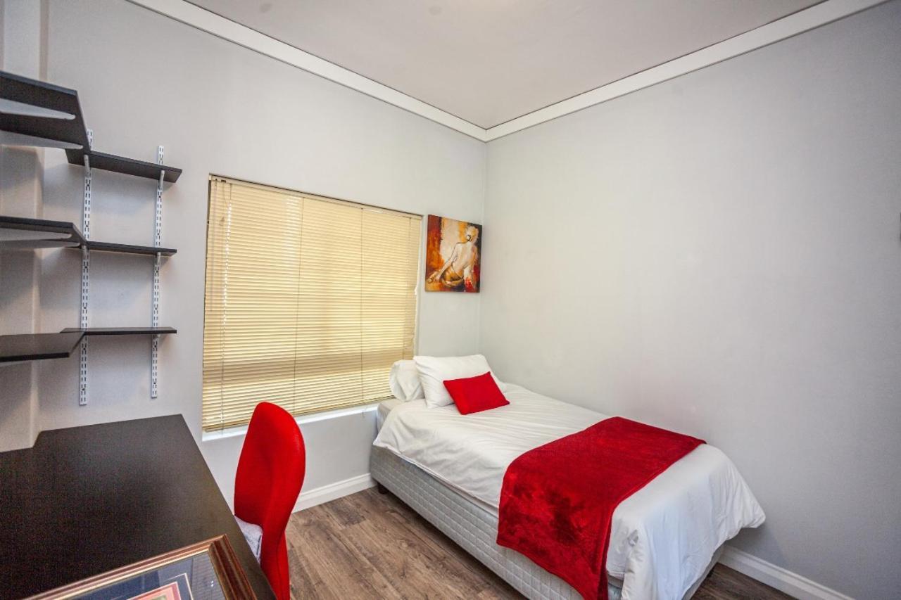 Falcon Crest 41, Howick Road, Tyger Waterfront, Bellville Apartment *