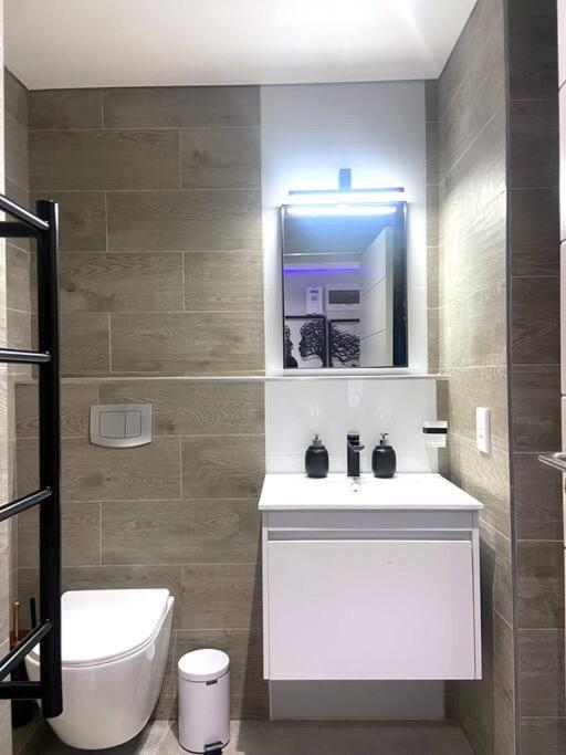 Apartment Luxury Centre- Walk To Cticc *