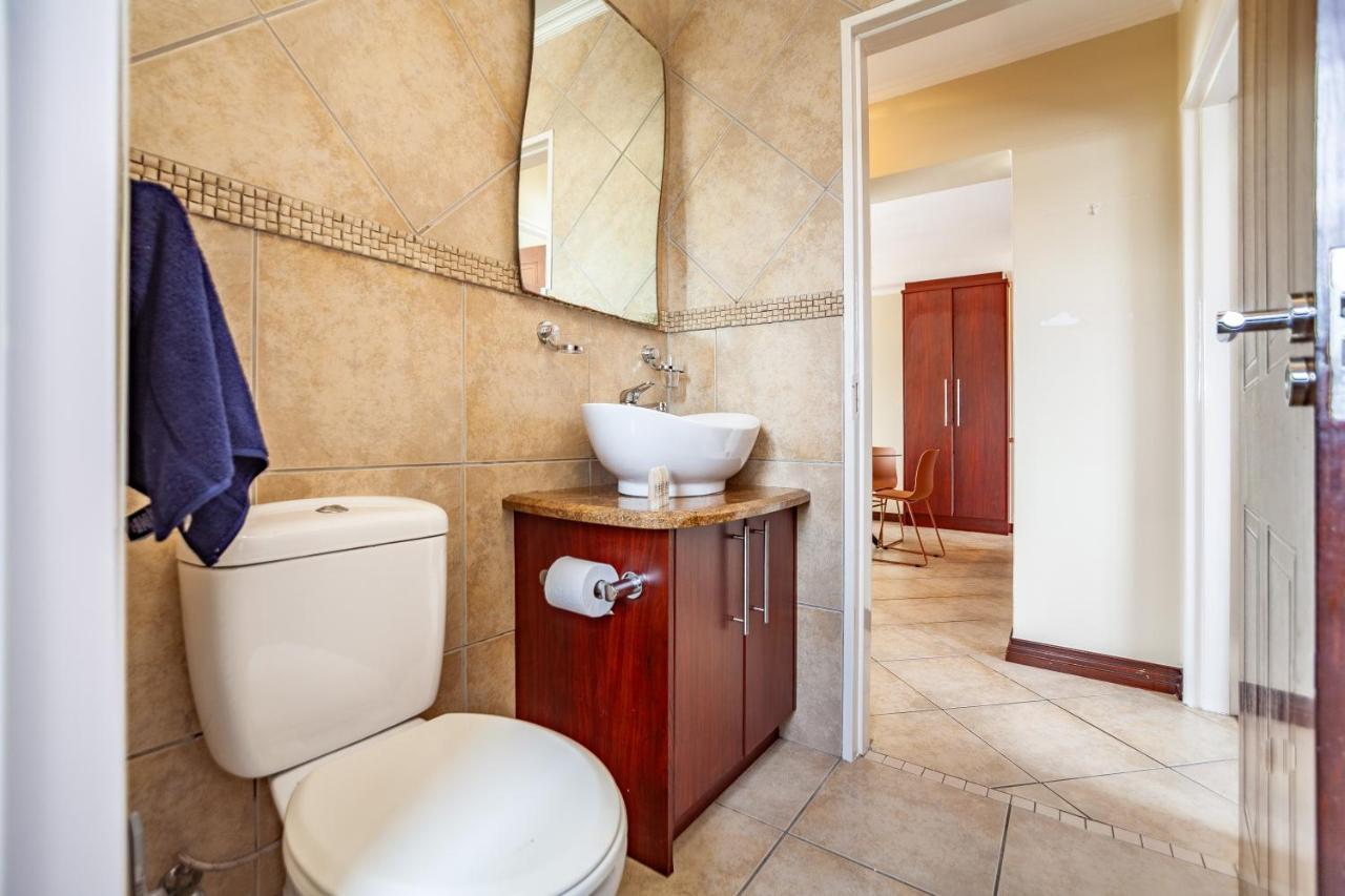 Beachfront 3rd Floor 2 Bedroom W Communal Swimming Pool- B16 Blouberg Cidade Do Cabo