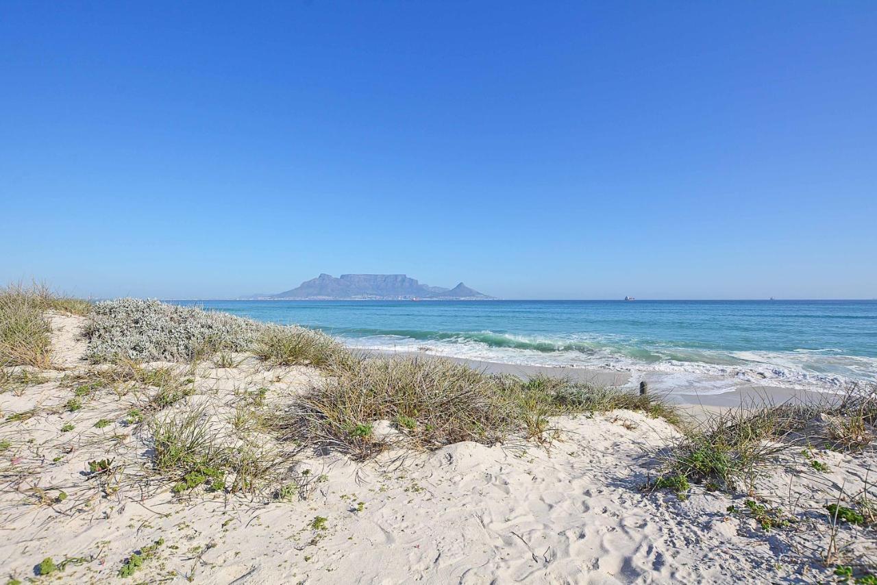 Beachfront 3rd Floor 2 Bedroom W Communal Swimming Pool- B16 Blouberg Apartamento *