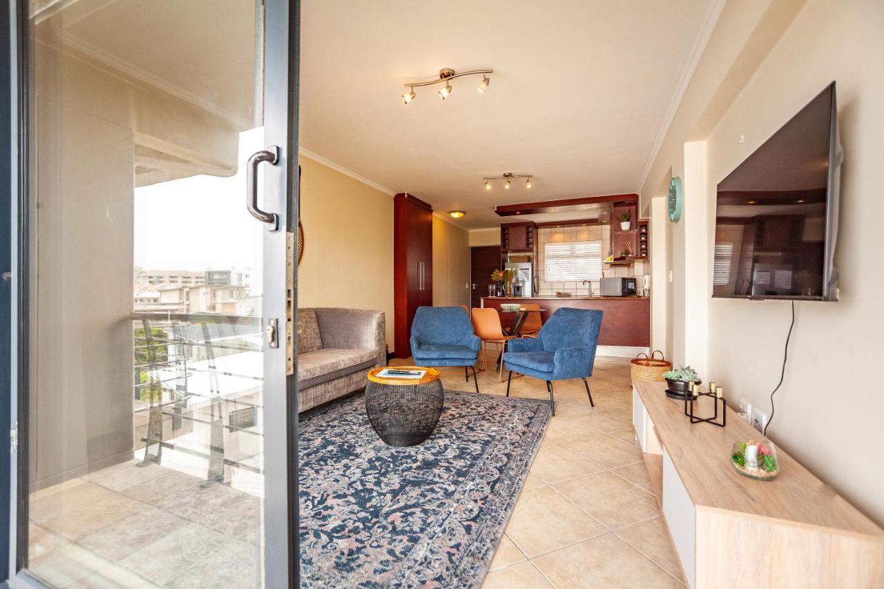 Beachfront 3rd Floor 2 Bedroom W Communal Swimming Pool- B16 Blouberg Apartamento *