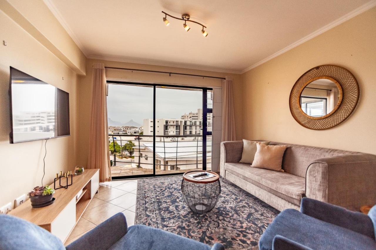 Apartamento Beachfront 3rd Floor 2 Bedroom W Communal Swimming Pool- B16 Blouberg