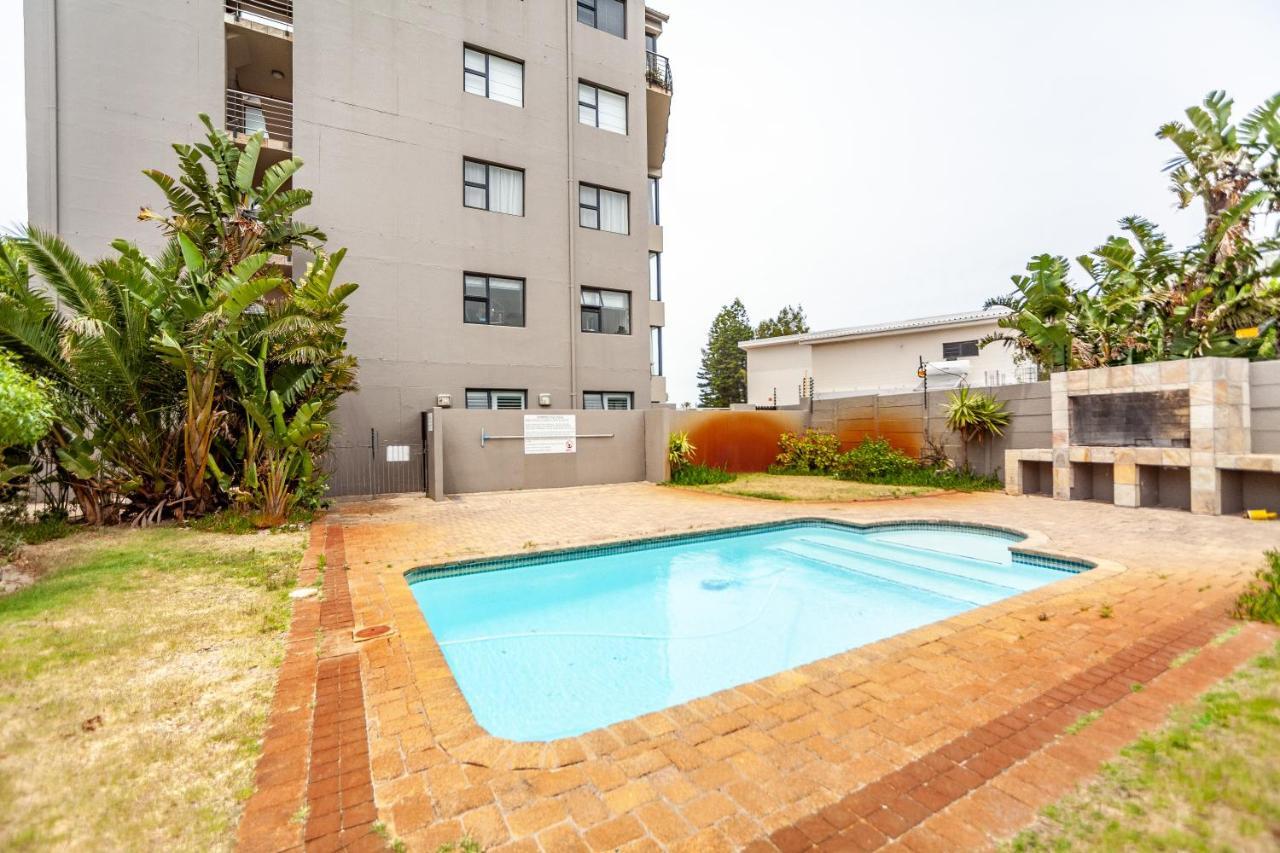 Beachfront 3rd Floor 2 Bedroom W Communal Swimming Pool- B16 Blouberg *