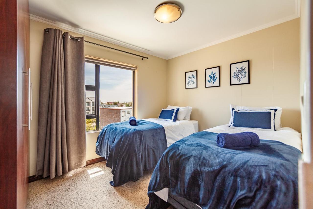Beachfront 3rd Floor 2 Bedroom W Communal Swimming Pool- B16 Blouberg