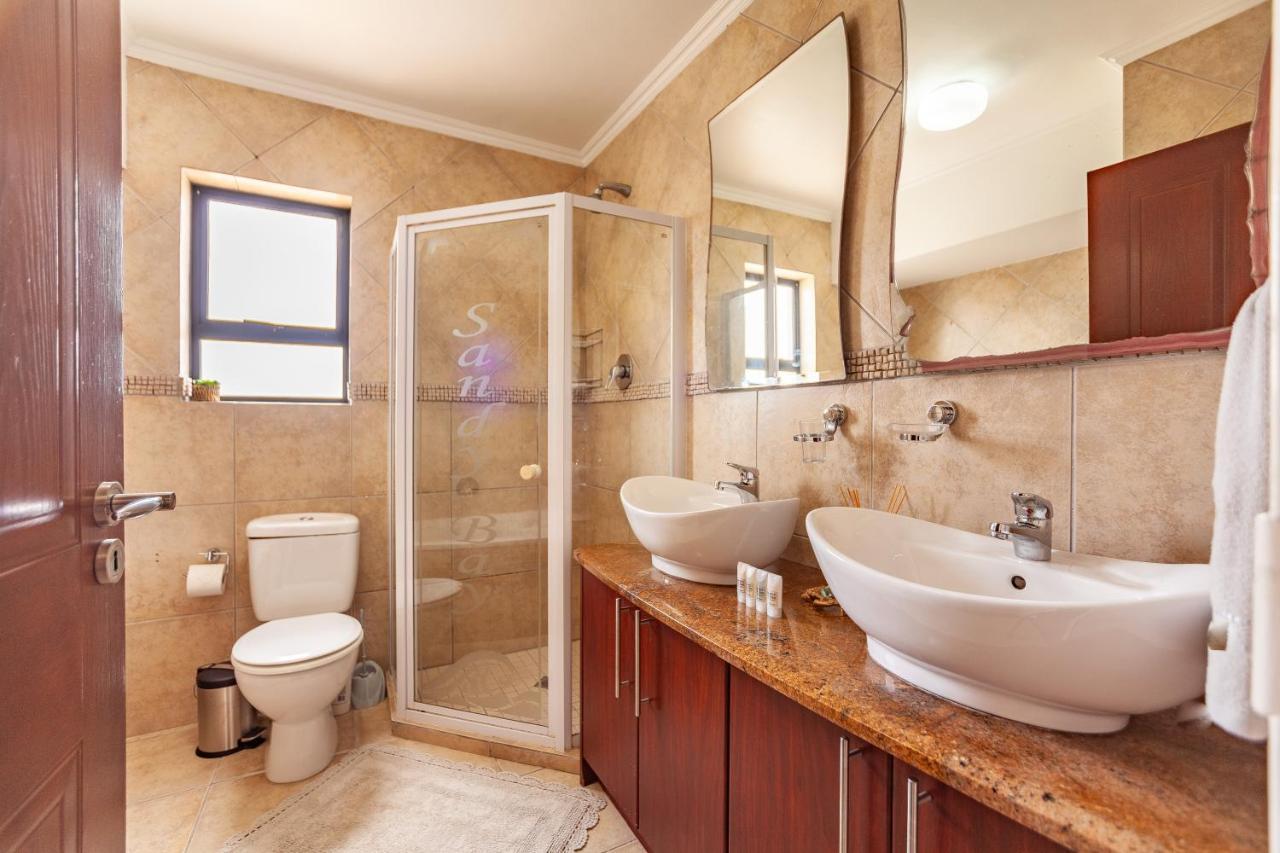Beachfront 3rd Floor 2 Bedroom W Communal Swimming Pool- B16 Blouberg *