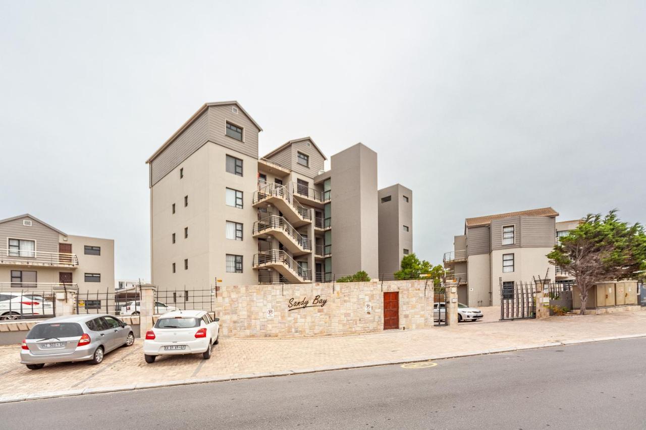 Beachfront 3rd Floor 2 Bedroom W Communal Swimming Pool- B16 Blouberg Apartamento *