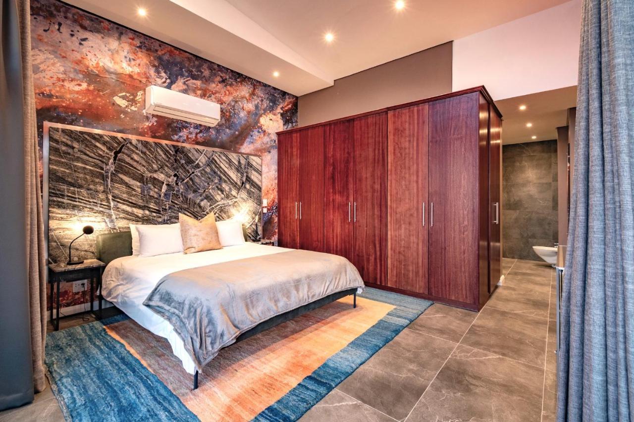 Apartment Serviced Penthouse, 100k Gemstone Display, Ensuite *