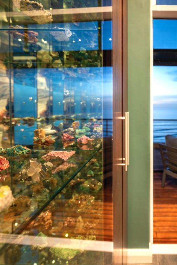 Apartment Serviced Penthouse, 100k Gemstone Display, Ensuite Cape Town