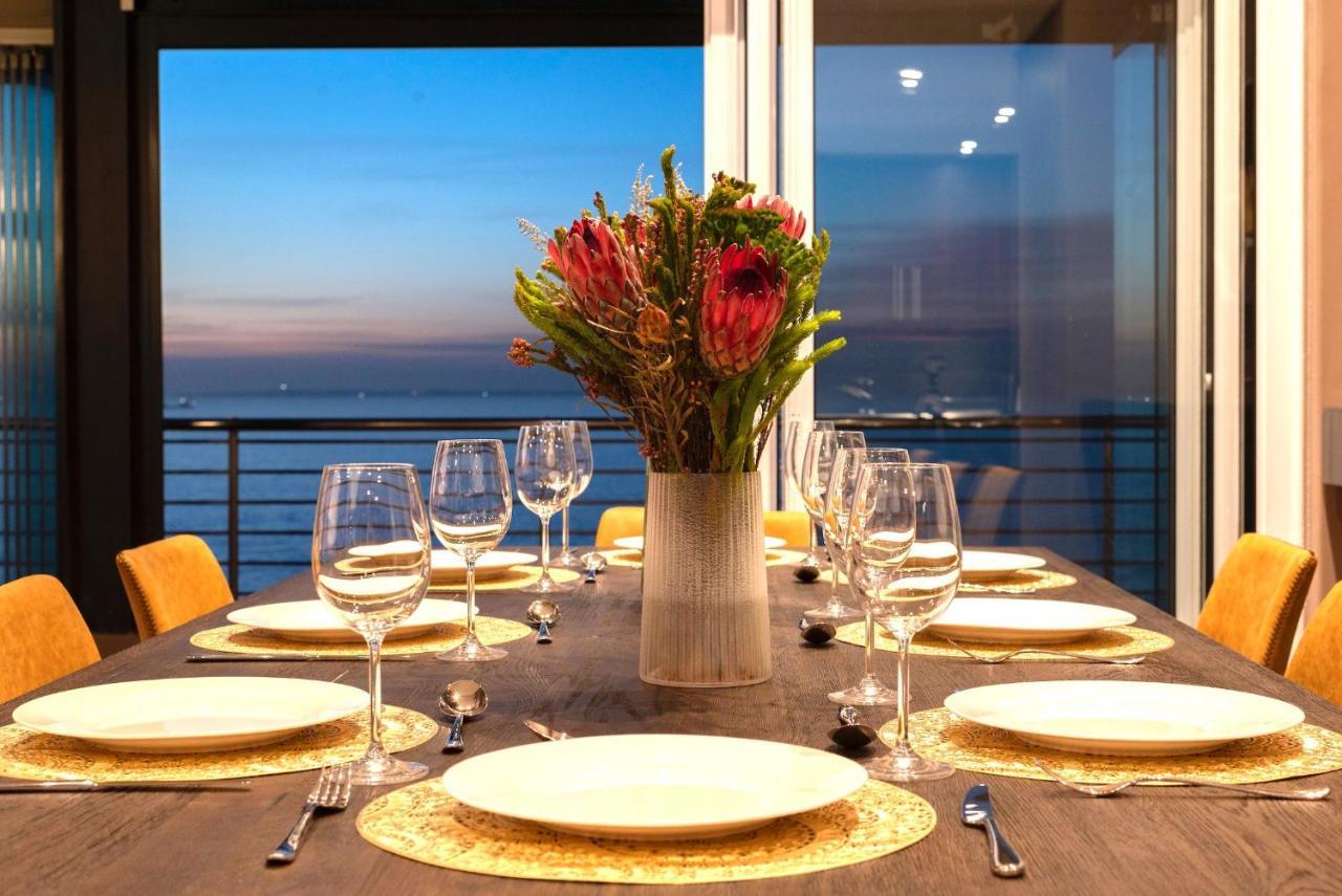 Serviced Penthouse, 100k Gemstone Display, Ensuite Cape Town