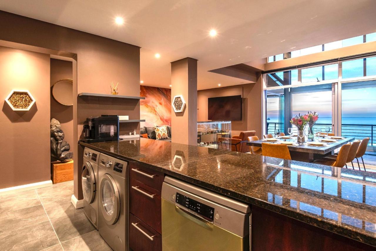 Serviced Penthouse, 100k Gemstone Display, Ensuite