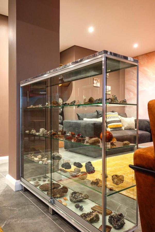 Apartment Serviced Penthouse, 100k Gemstone Display, Ensuite Cape Town