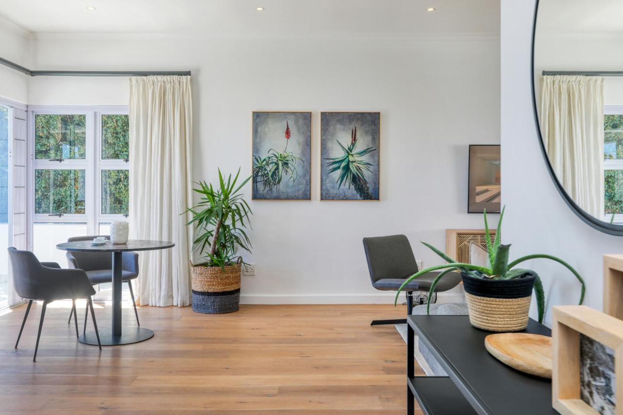 Camps Bay Deluxe - Luxury With Pool, Ocean & Mountain Views *