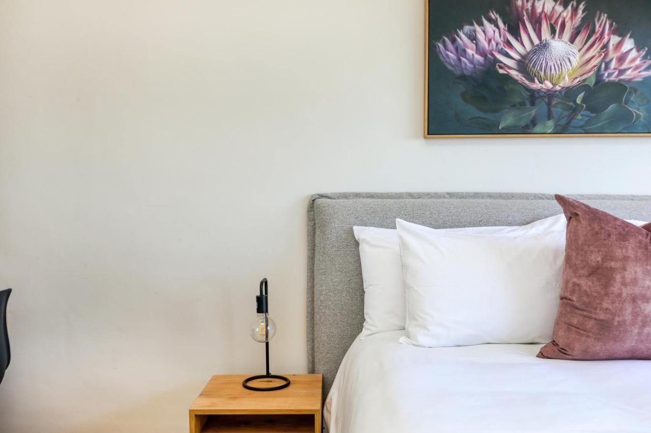 Villa Camps Bay Deluxe - Luxury With Pool, Ocean & Mountain Views