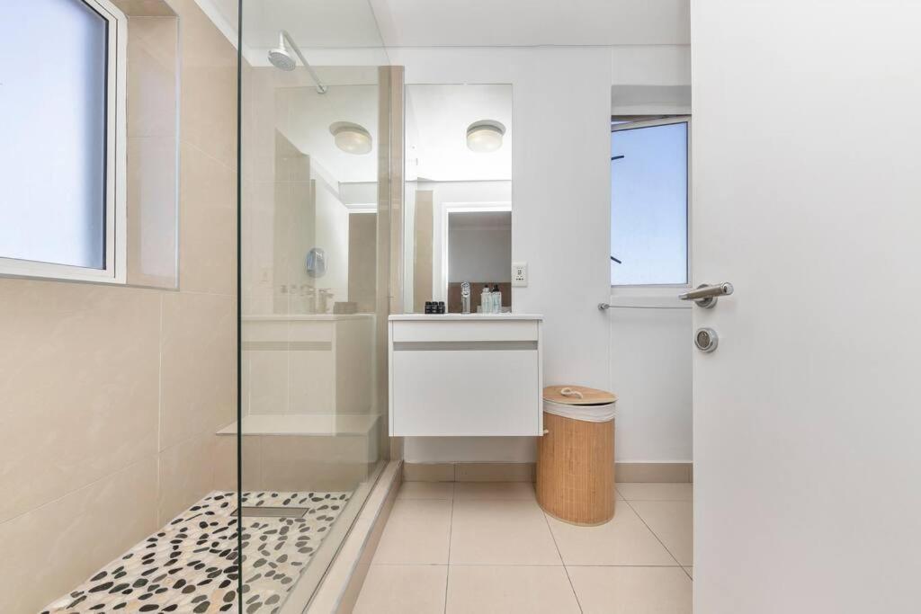 Apartment Horizon Bay 1306 Beachfront Bloubergstrand By Hmh *