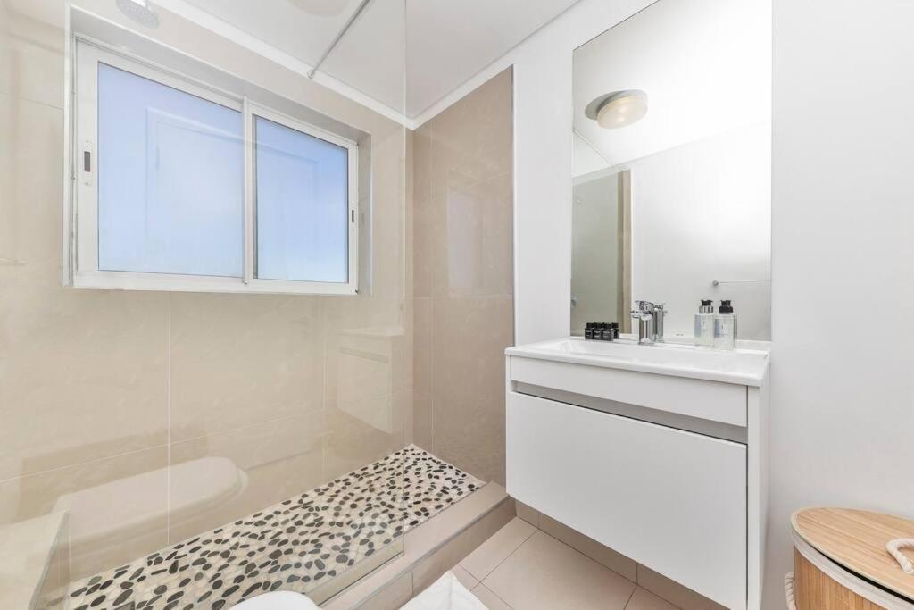 Horizon Bay 1306 Beachfront Bloubergstrand By Hmh *