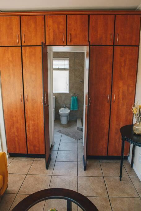 Apartamento Sunset Haven: Mountain Views & Office Space Cidade Do Cabo