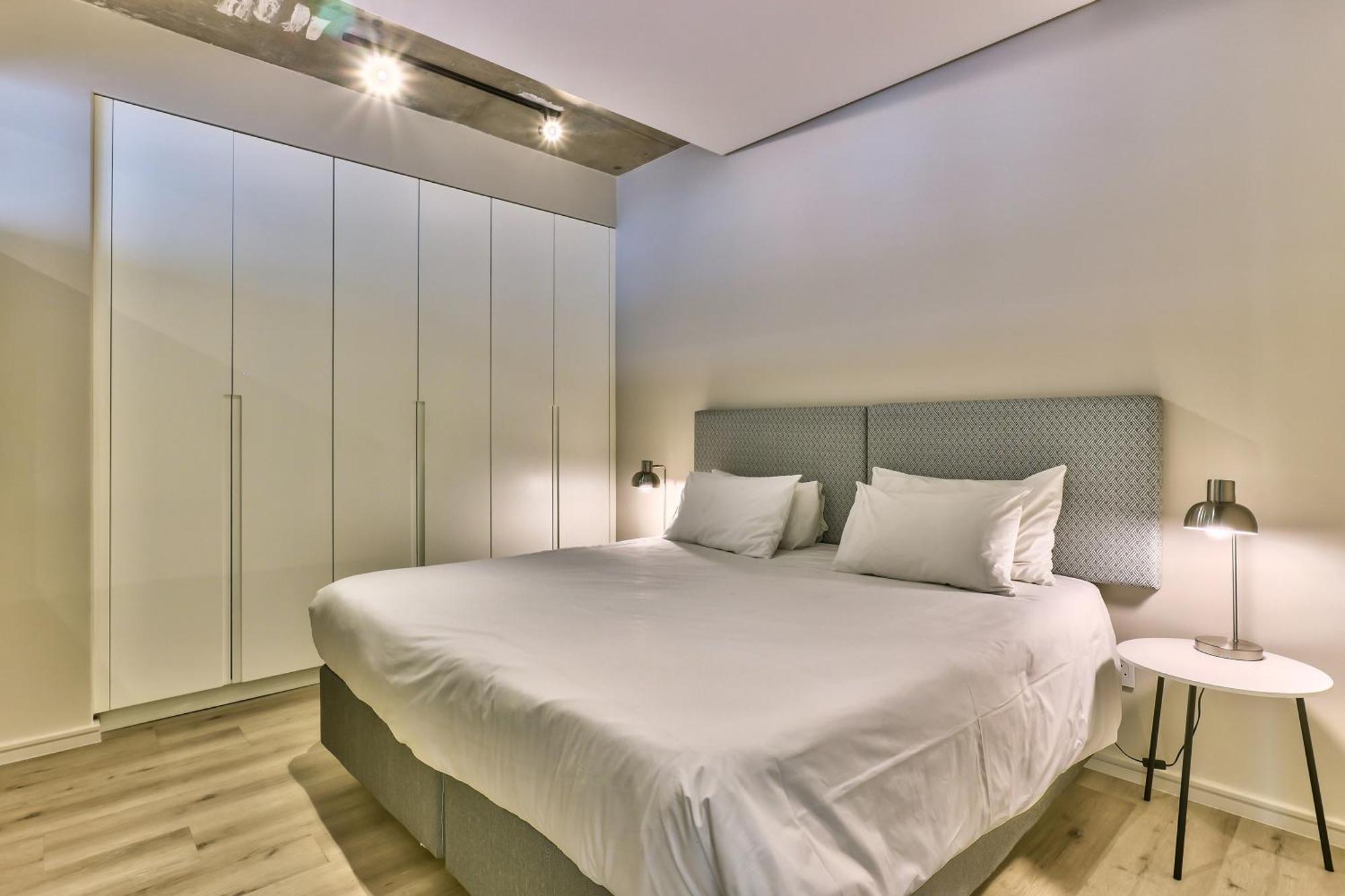 One Bedroom With Balcony And Views Cape Town