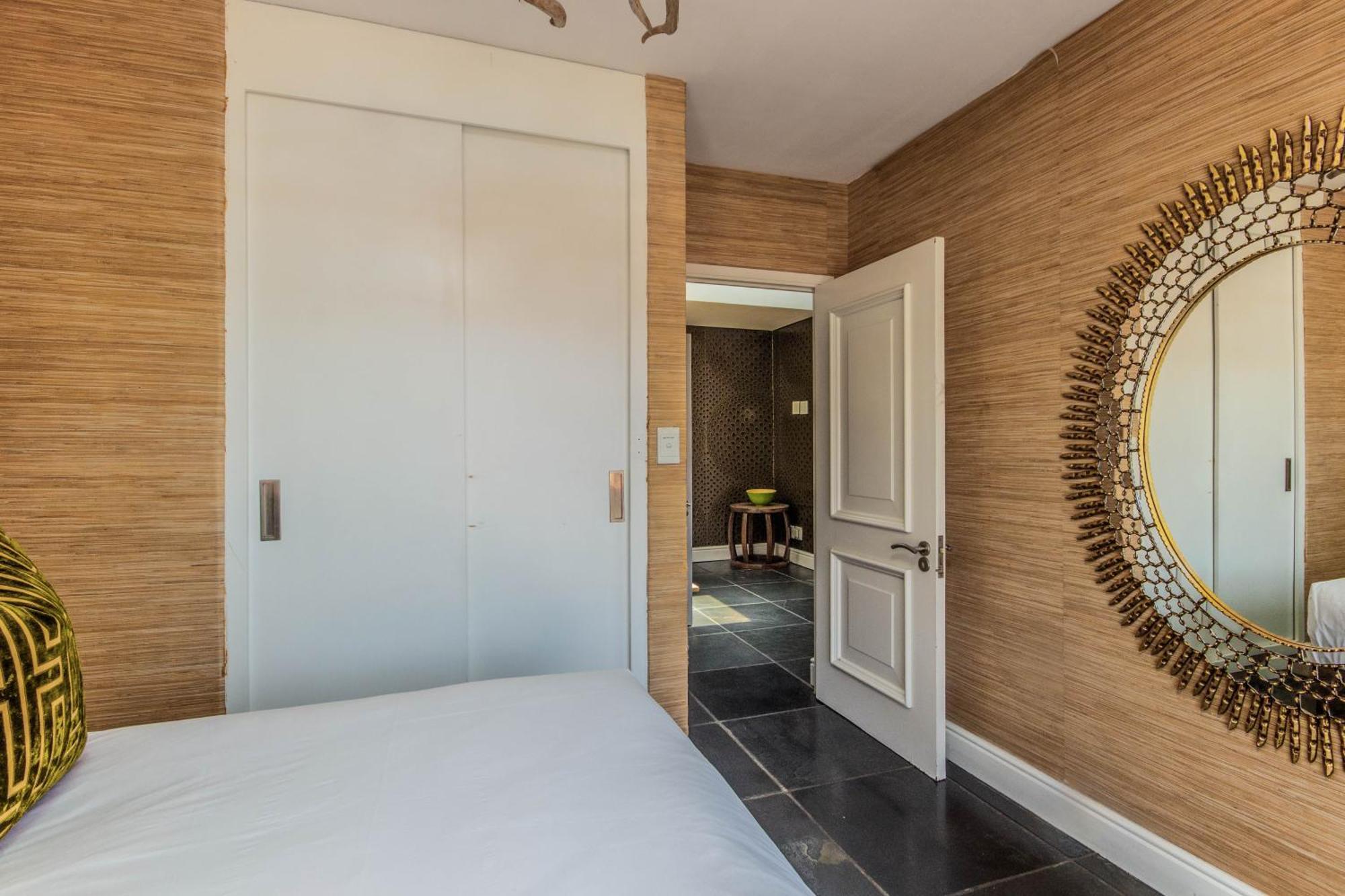 Two Bedroom Luxury Apartment *