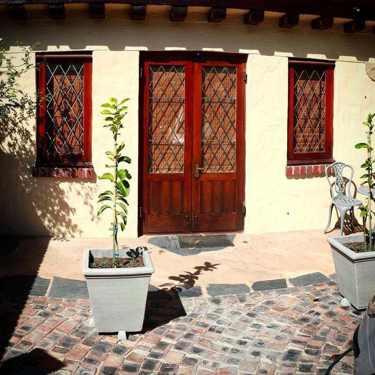 Two Door Homestay *