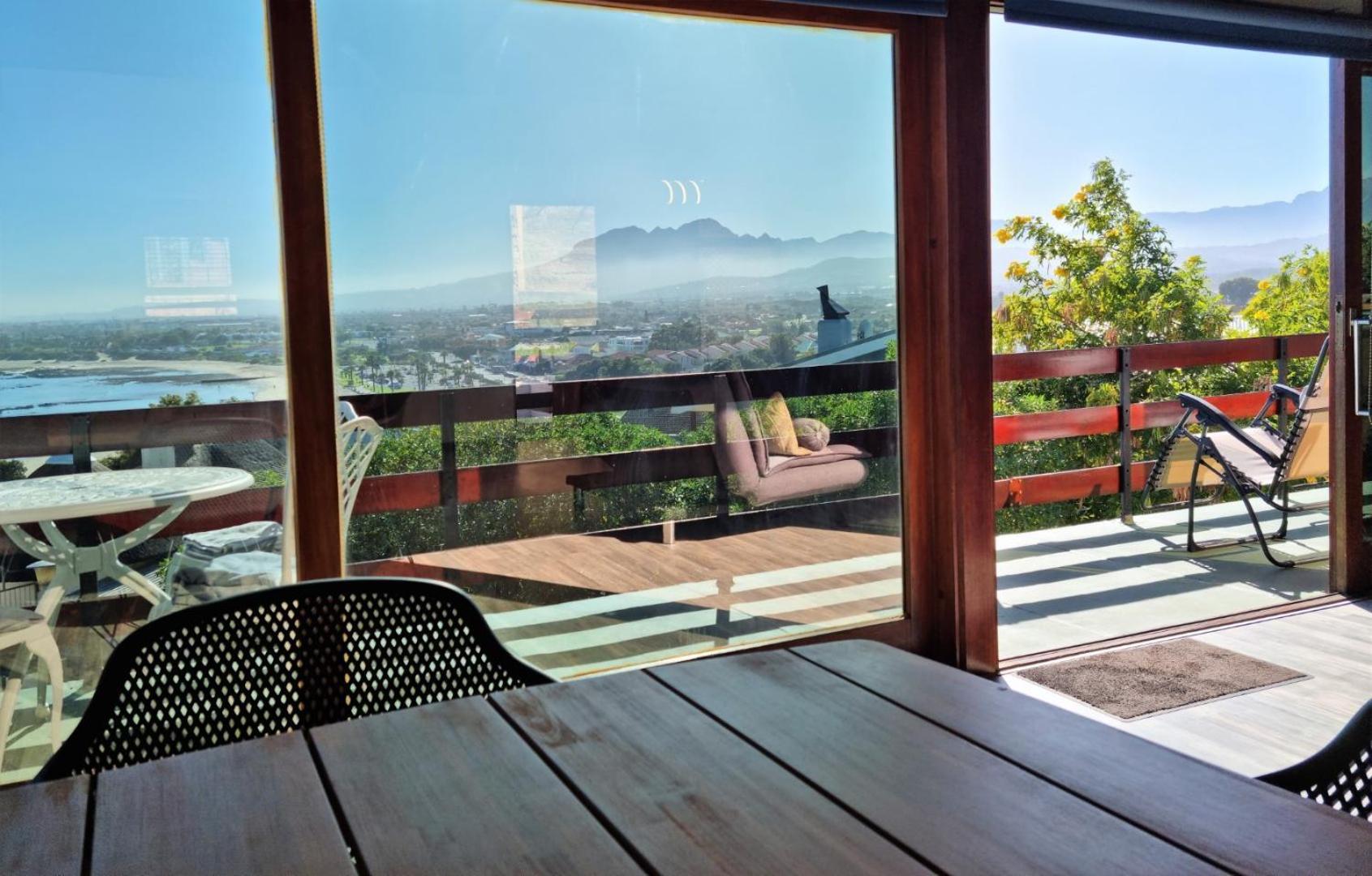 Apartment The Loft, 2 Bedroom, Sleeps 4, Central, Big Views! *