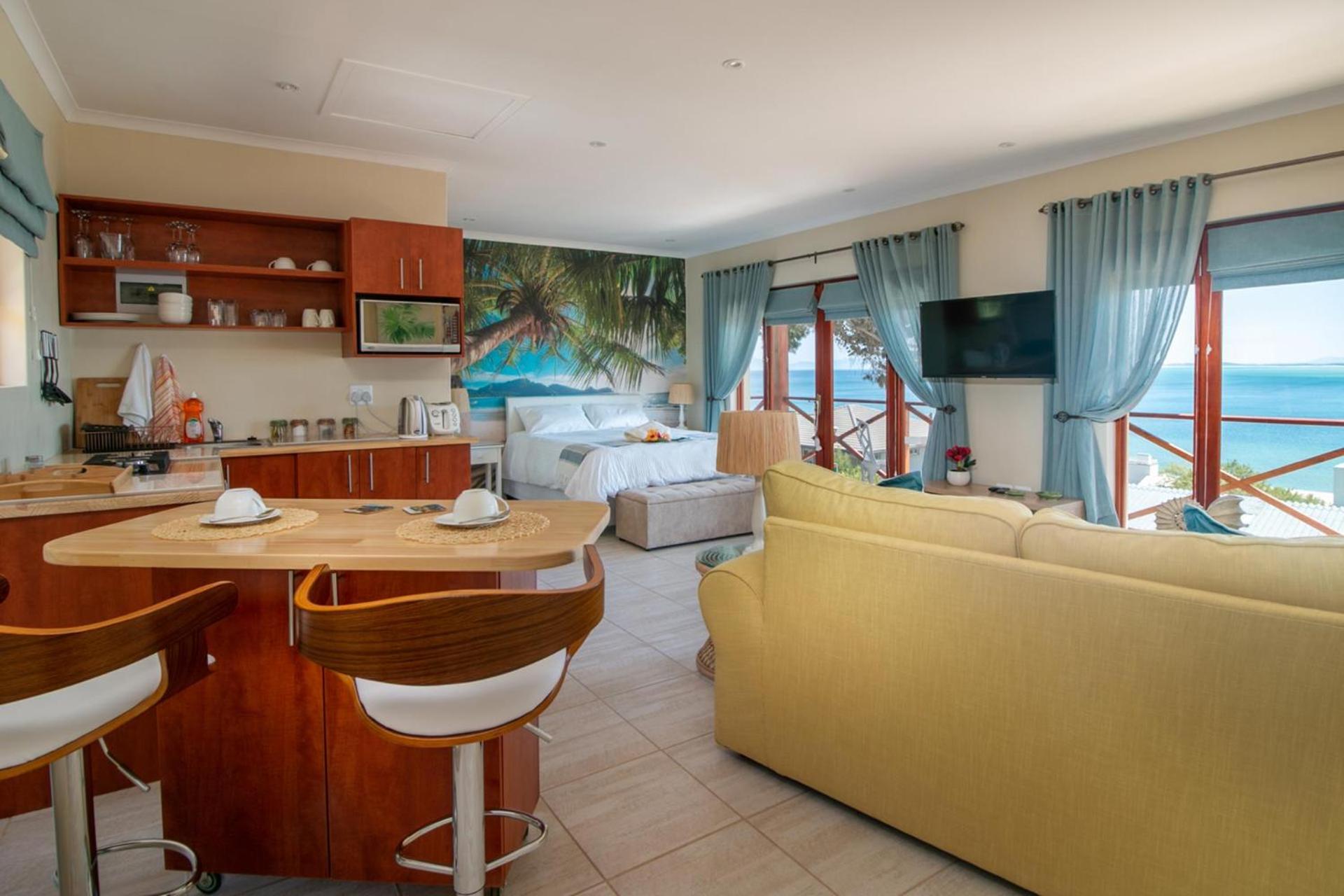 Le Gaulois Luxury Apartments, Sleeps 2, Sea Views *