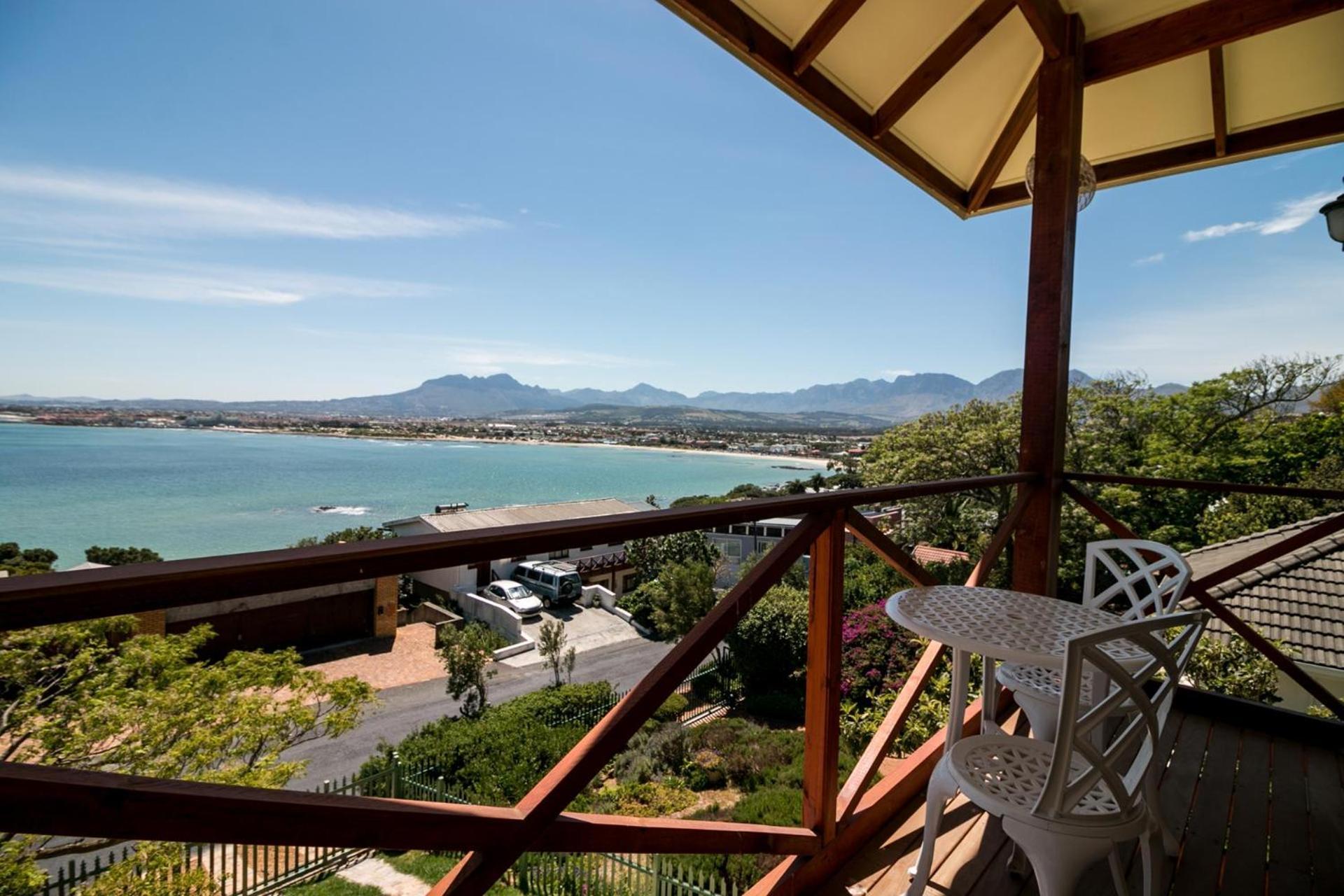 Le Gaulois Luxury Apartments, Sleeps 2, Sea Views *