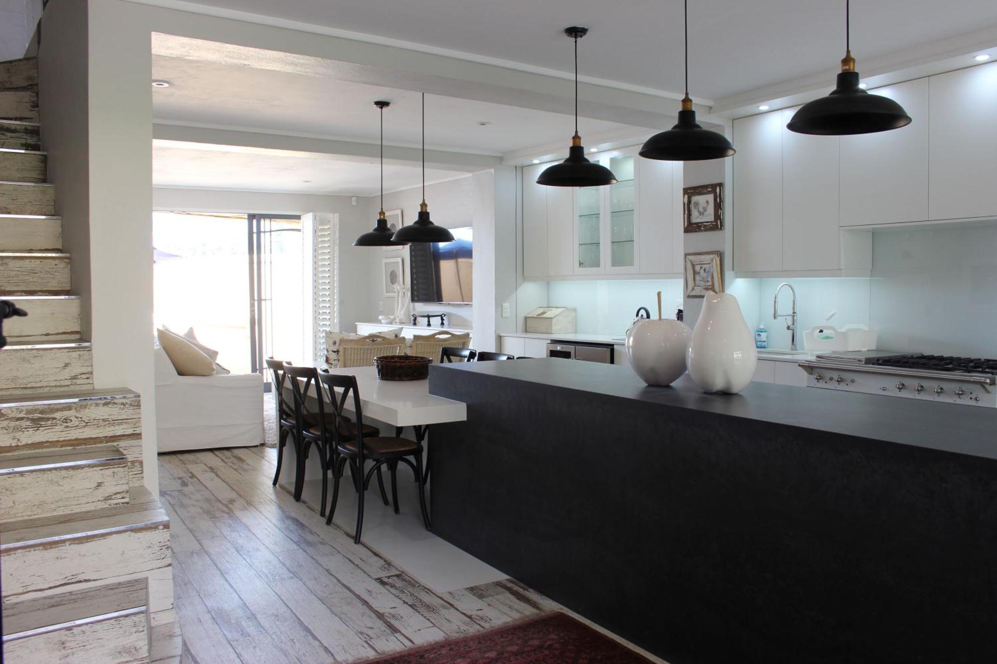 Beachfront Terrace 1 Hout Bay, * Cape Town
