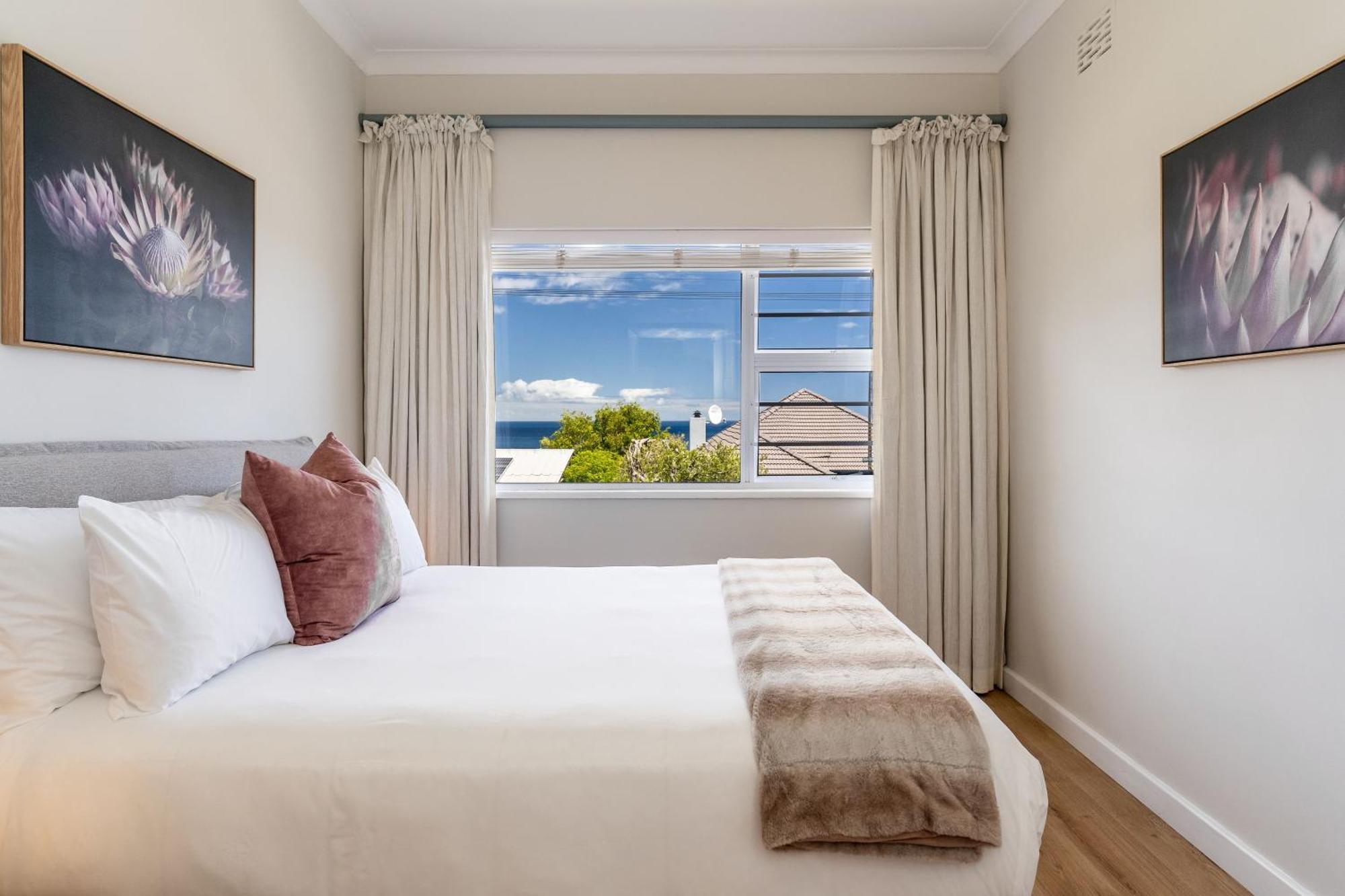 Camps Bay Deluxe - Luxury With Pool, Ocean & Mountain Views Villa *