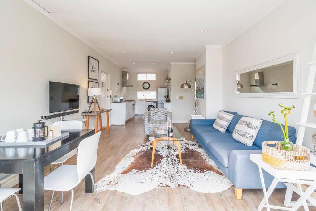 Apartment Point Living With Stadium View *