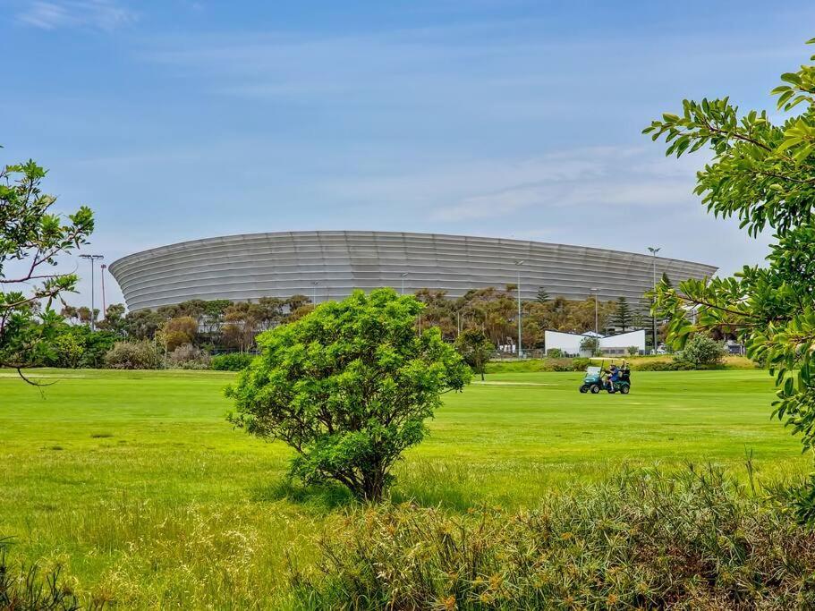 Apartment Point Living With Stadium View *