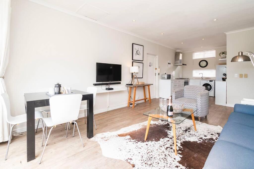 Apartment Point Living With Stadium View Cape Town