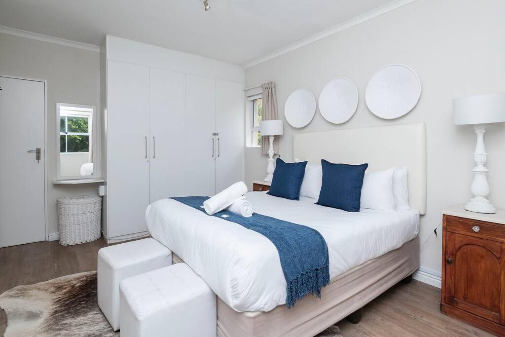 Apartment Point Living With Stadium View *