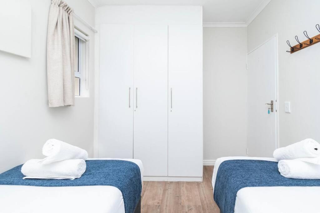 Apartment Point Living With Stadium View *