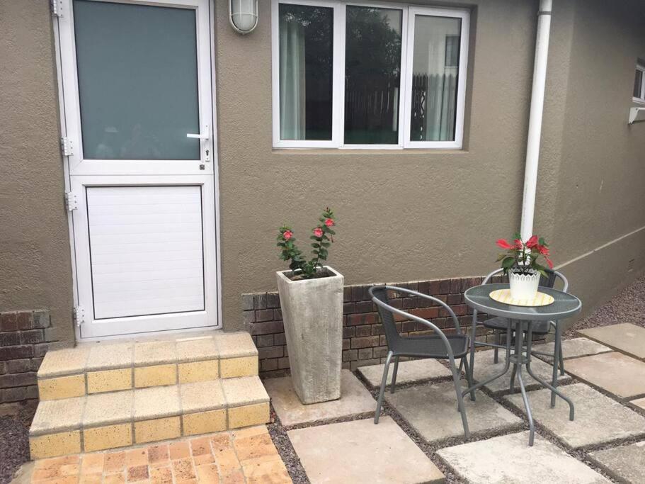 Lovely In Pinelands, Apartment