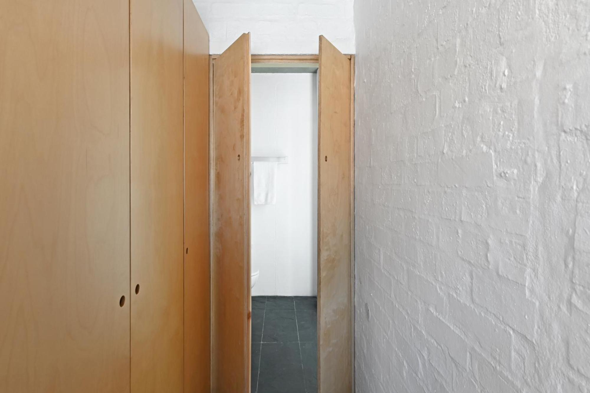 Apartment Bantry Bay 2bed 100m To *