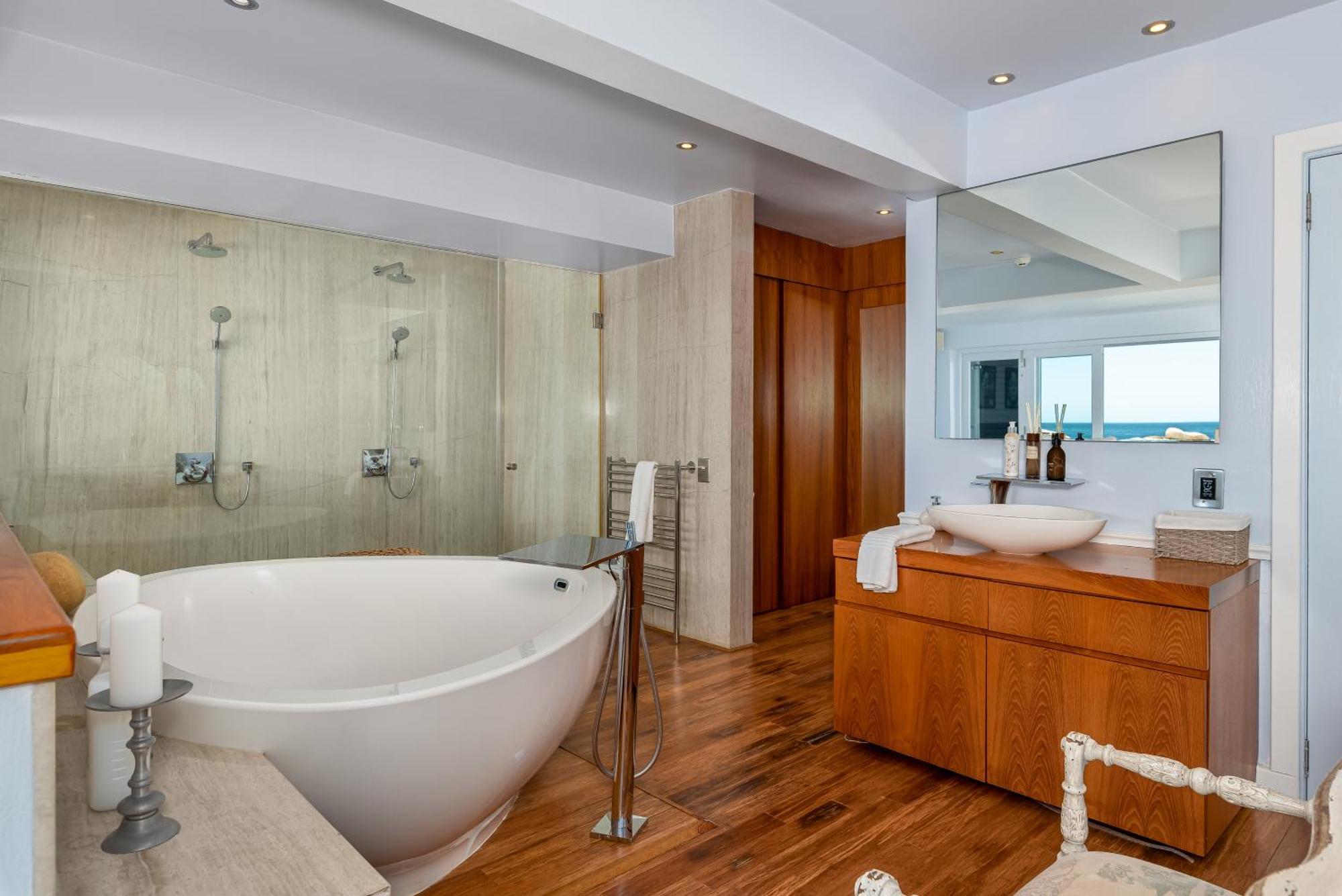 Sea Haven - Bakoven Front Villa Cape Town