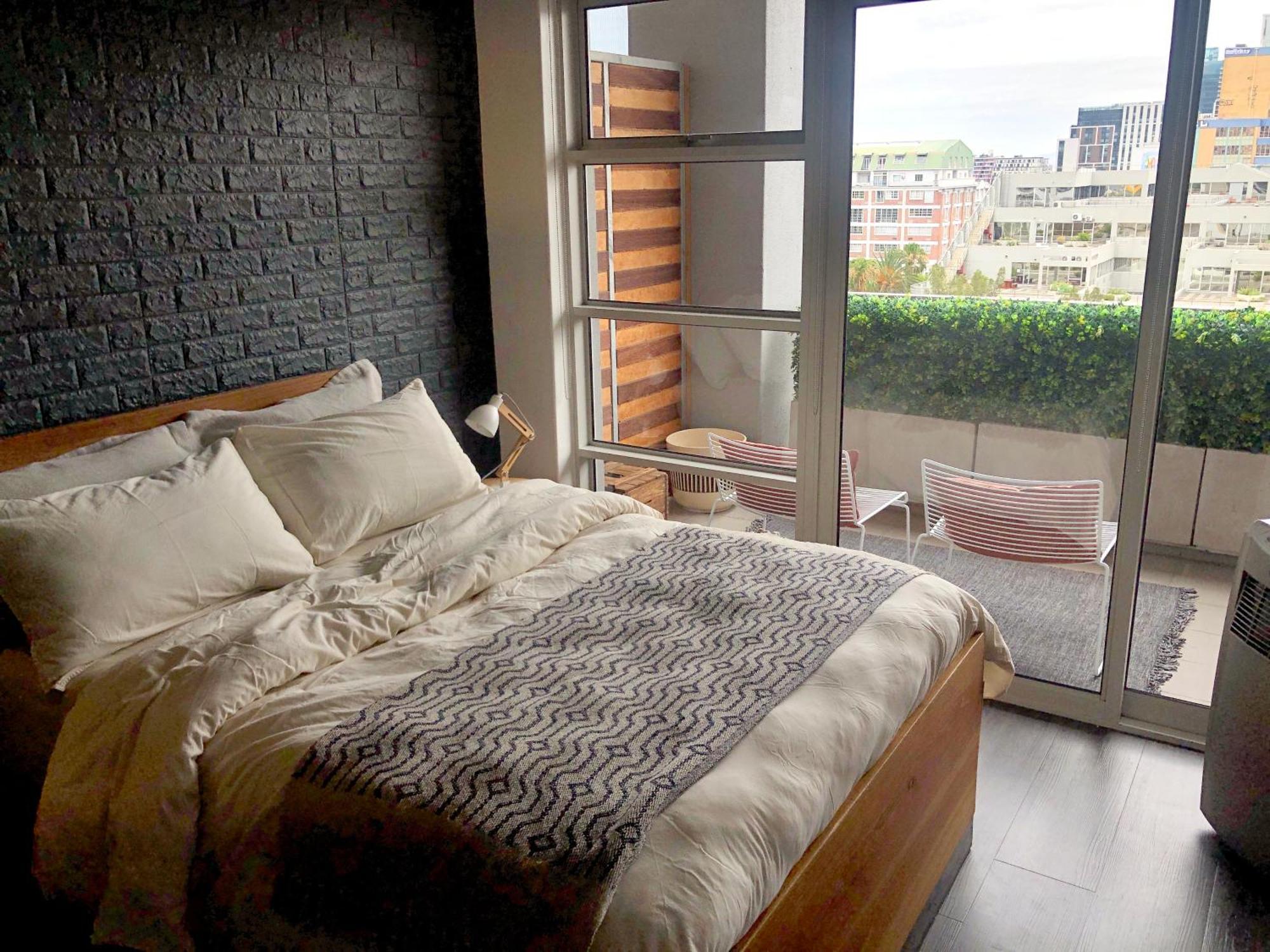 Urban Pad With Cape View Apartment