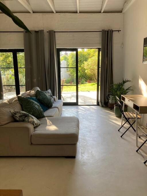 Morningside Full Solar, Pizza Oven And Pool Holiday home