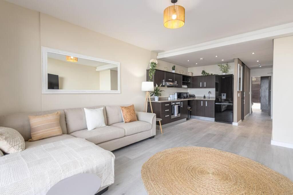 Infinity Sunset Beachfront Apartment
