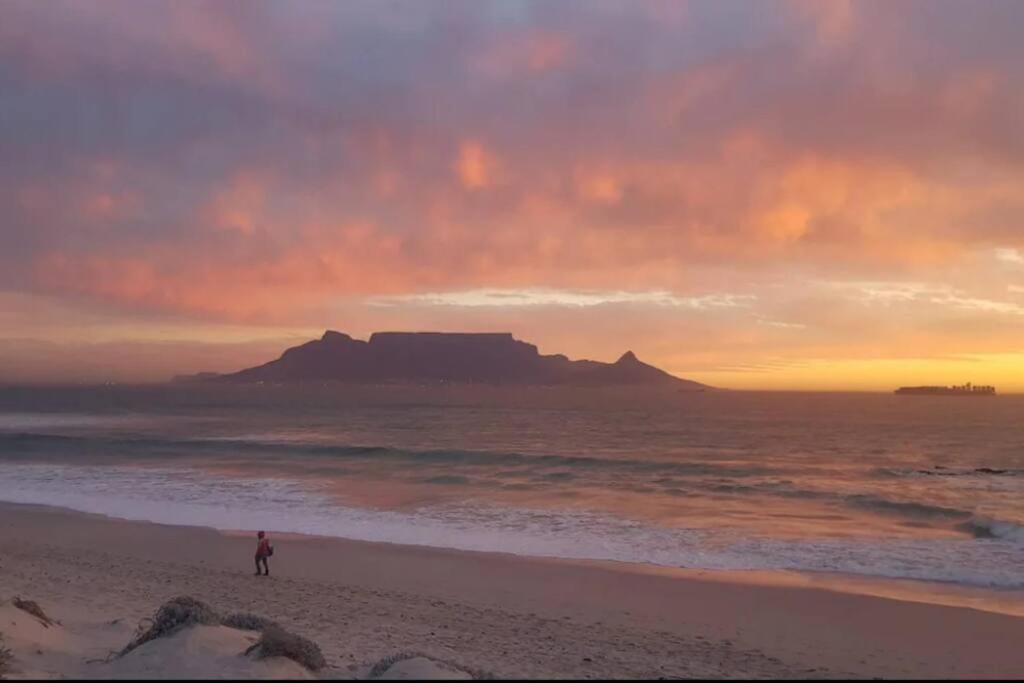 Infinity Sunset Beachfront * Cape Town