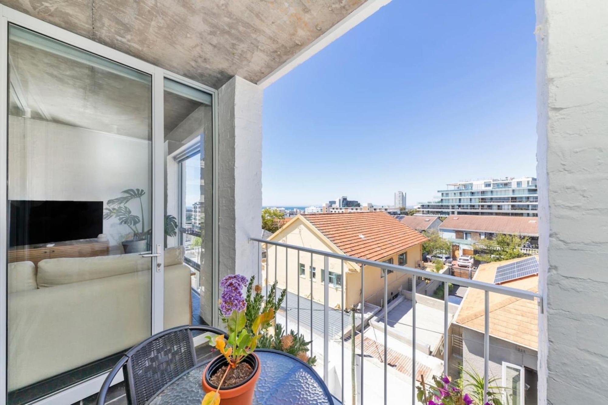 Seaside 9 Mins To Queens Beach! * Cape Town