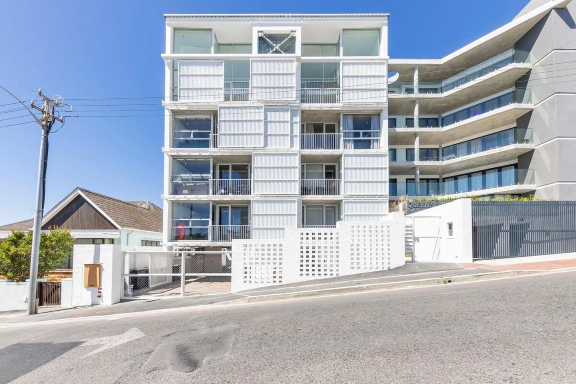 Seaside 9 Mins To Queens Beach! * Cape Town