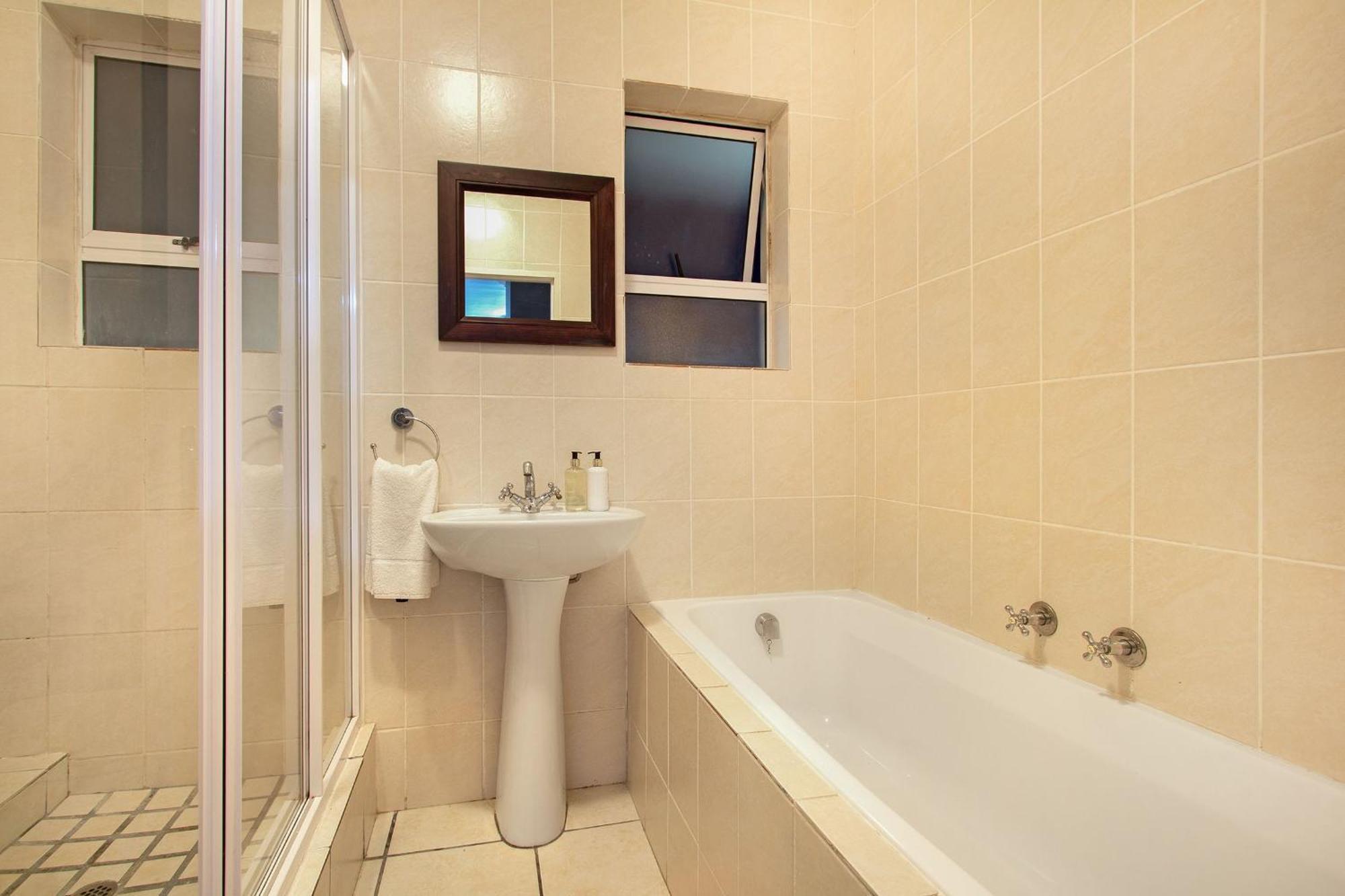 Dolphin Ridge 108 By Hostagents *
