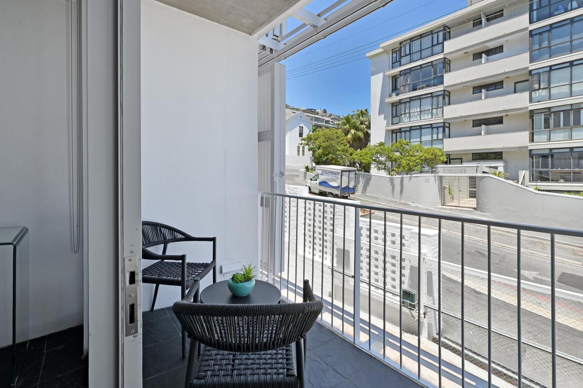 Bantry Bay 2bed 100m To *